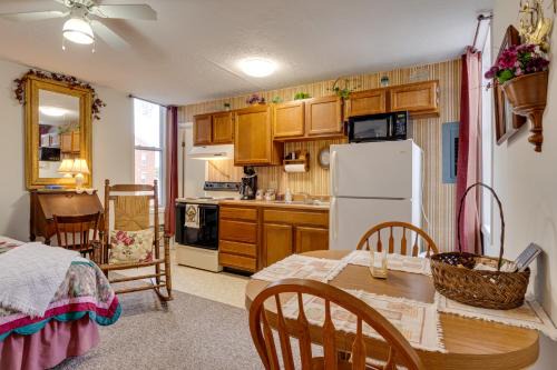 Delphi Apartment | Delphi Studio in Historic Building on Main St