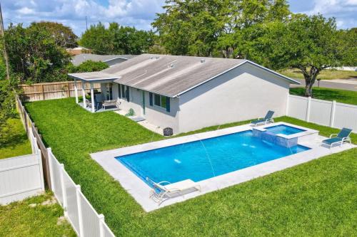 Tropic Palms House | Delray Oasis Pool Hot Tub