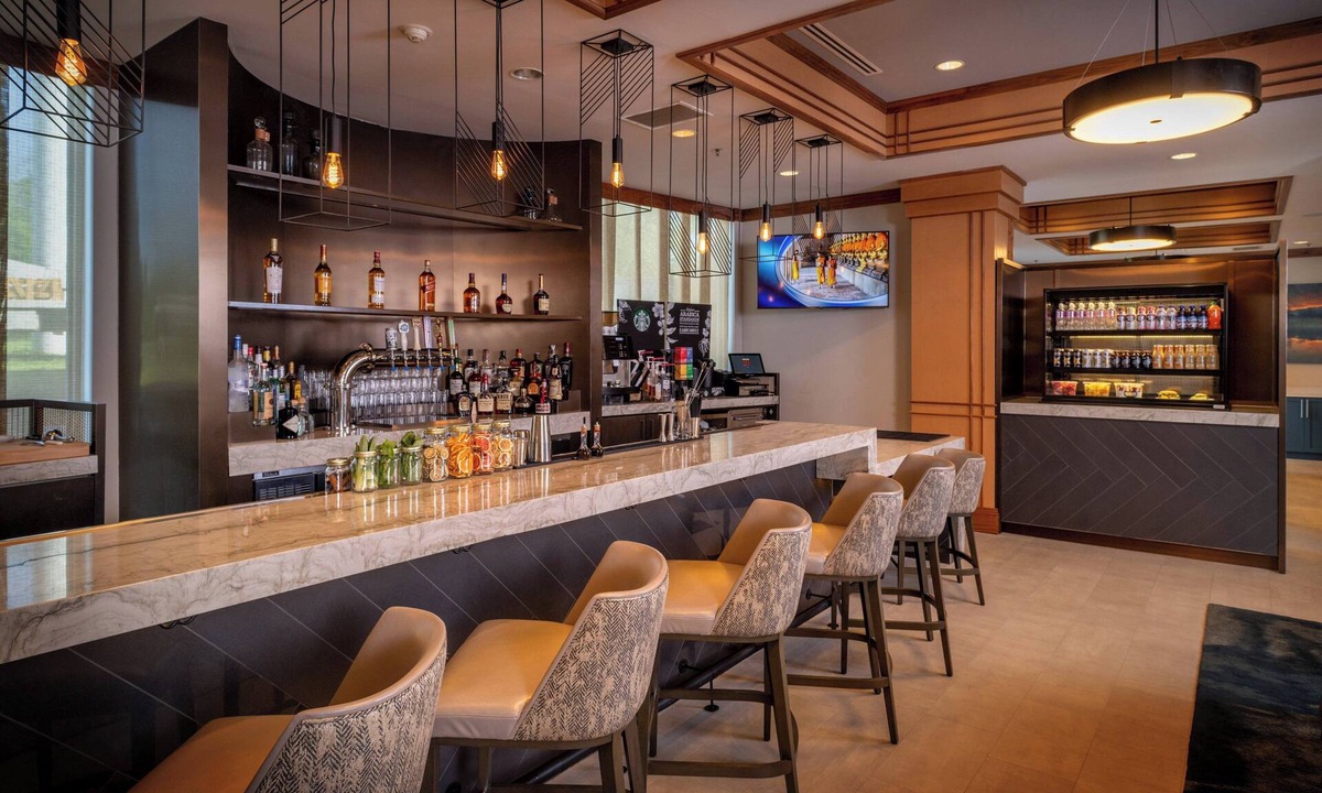 Barboursville Hotel | Delta Hotels by Marriott Huntington Mall