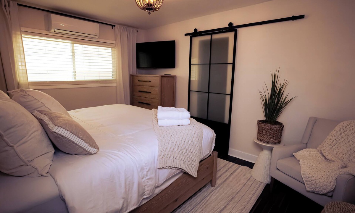 Winter Gardens House | Deluxe 1 - Bedroom