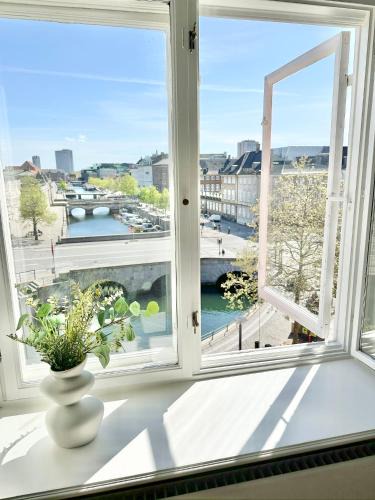 Copenhagen City Centre Apartment | Deluxe 180 m2 Water View