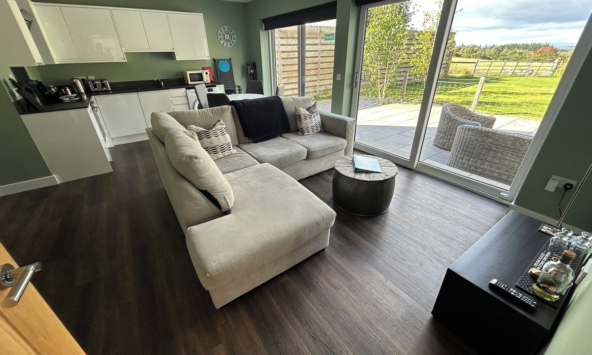 Nairn Apartment | Deluxe 2 bed en-suite, stunning views, parking