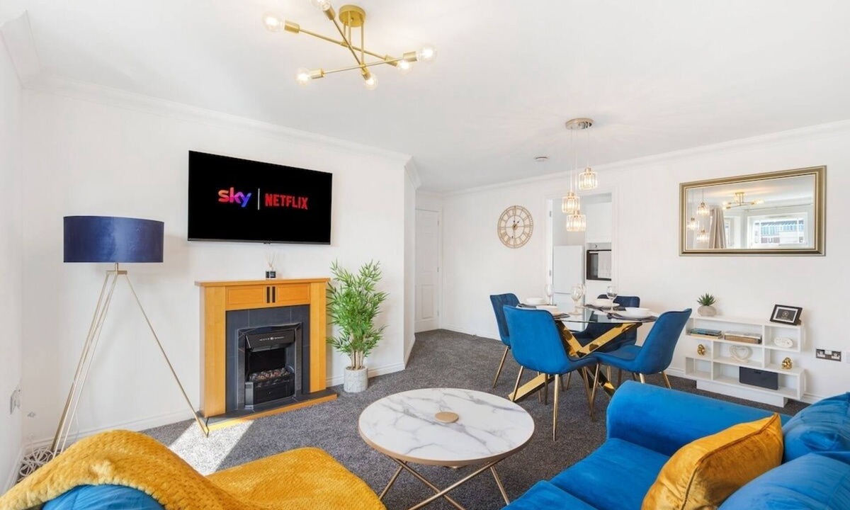 Windsor Apartment | Deluxe 2 Bed Windsor Apartment w/Free Parking