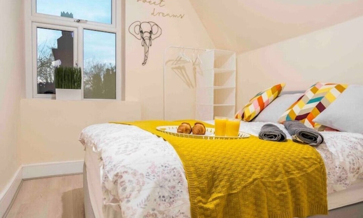 Moseley Apartment | Deluxe 2-Bedroom Flat with Free parking