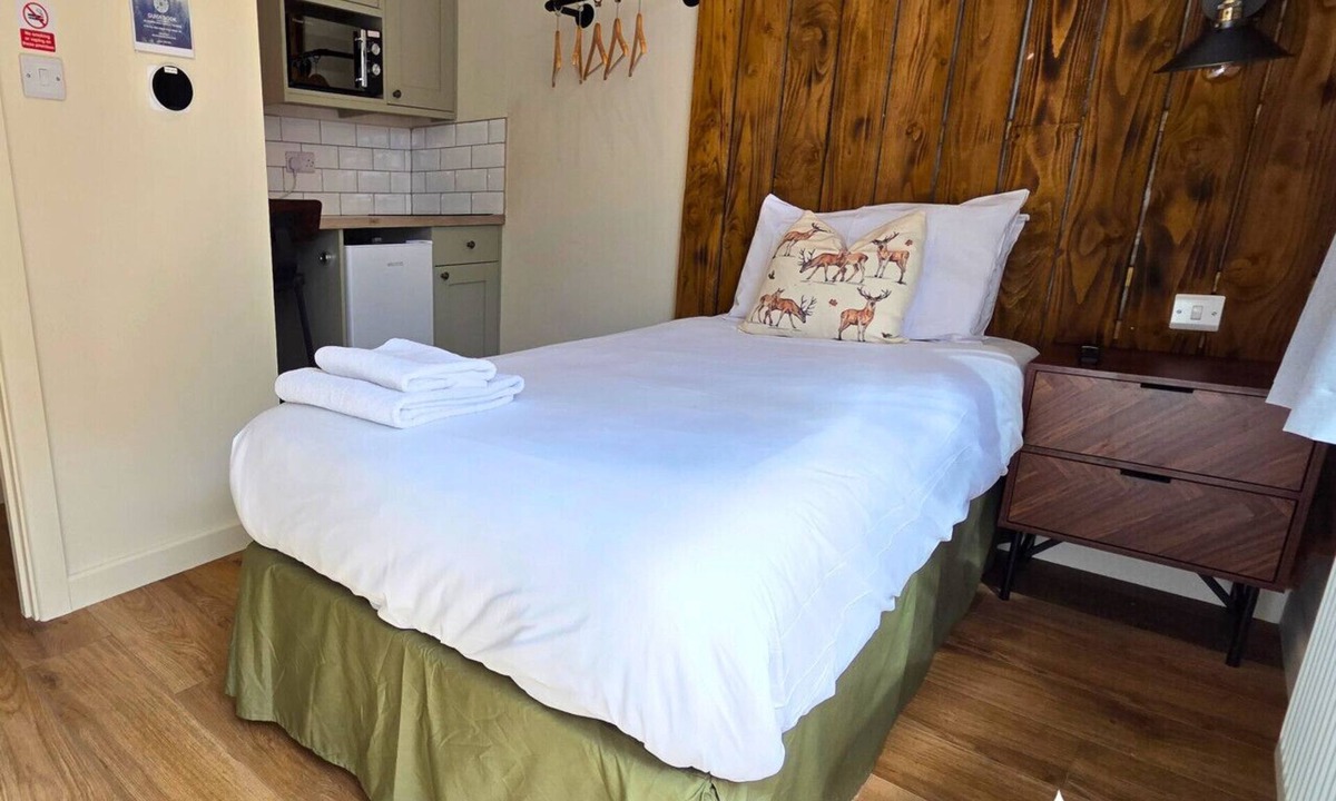 Dibden Purlieu Apartment | Deluxe 6 - Single - New Forest