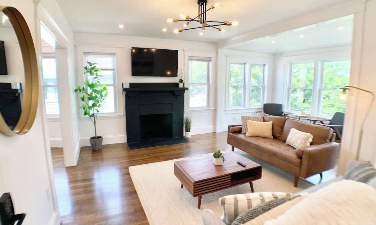 Arlington Condo | Deluxe and Bright 3Br, King Bed,W/D,Parking