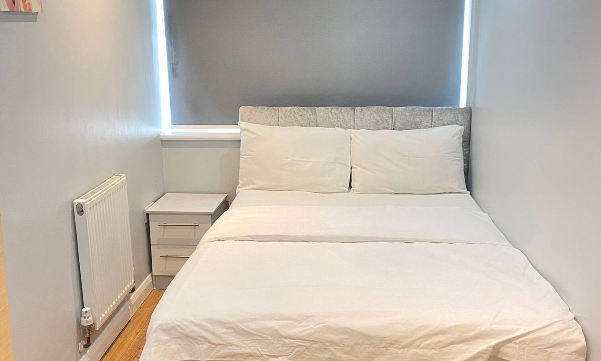 Leicester City Centre Apartment | Deluxe Apartment Double 2 Single and Sofa Bed.