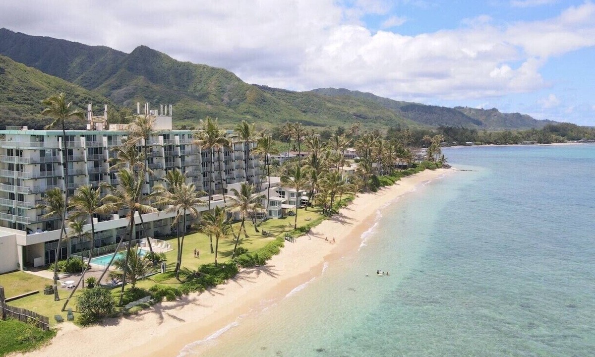 Punaluu Condo | Deluxe Beachfront Condo with a breathtaking view