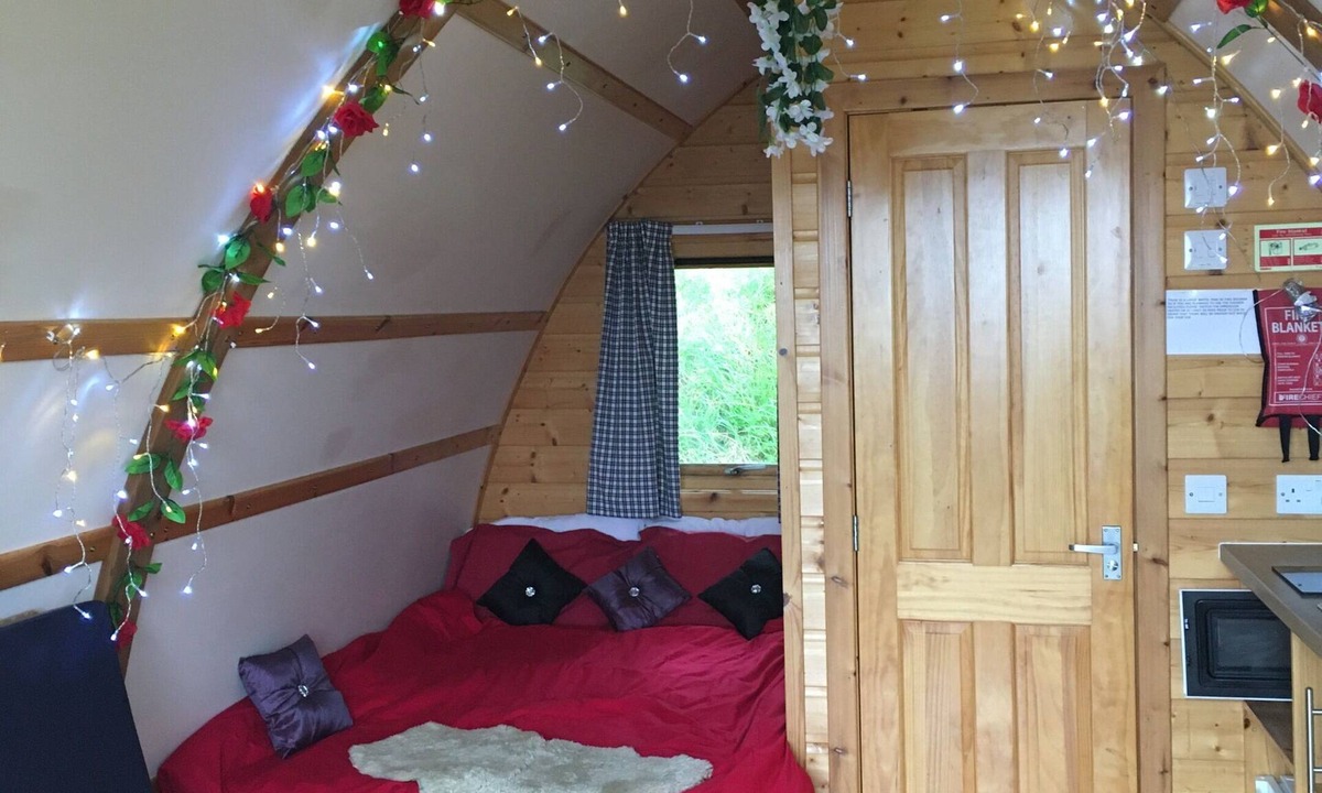 Berwick-upon-Tweed Cabin | Deluxe cabin with ensuite & kitchenette