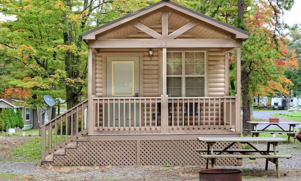 Centre Hall Cabin | Deluxe Cabin 69 w/4 Beds