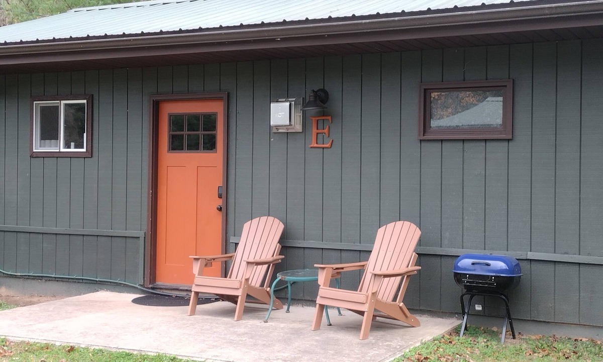 Hillsgrove Cabin | Deluxe Cabin E at Elk Creek Escape