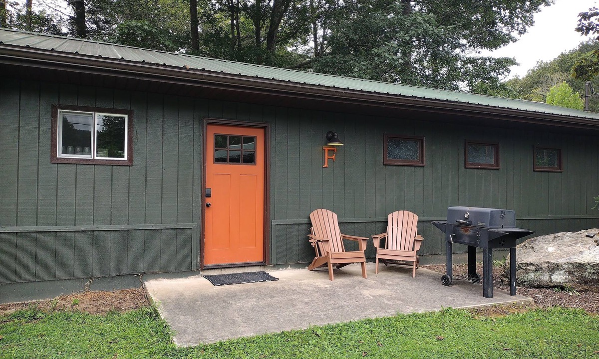 Hillsgrove Cabin | Deluxe Cabin F at Elk Creek Escape