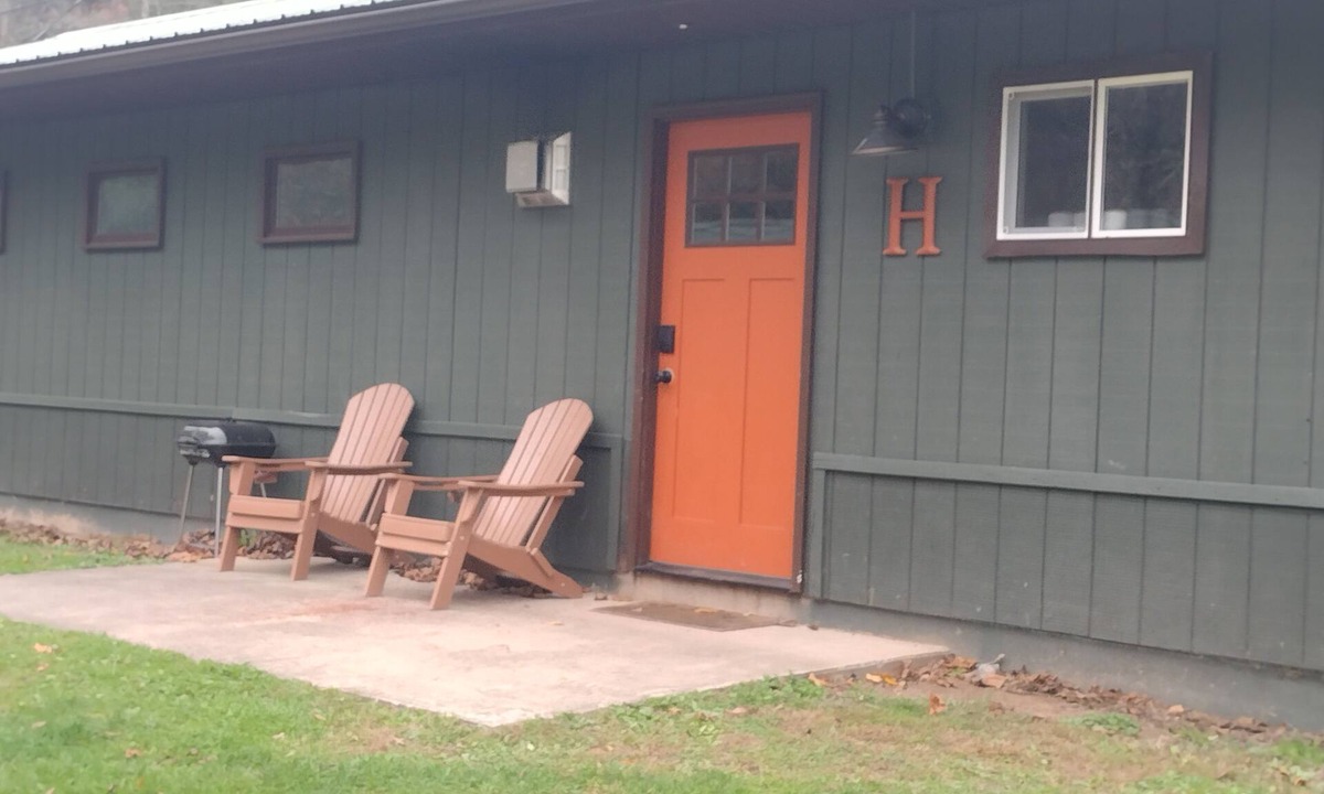 Hillsgrove Cabin | Deluxe Cabin H at Elk Creek Escape
