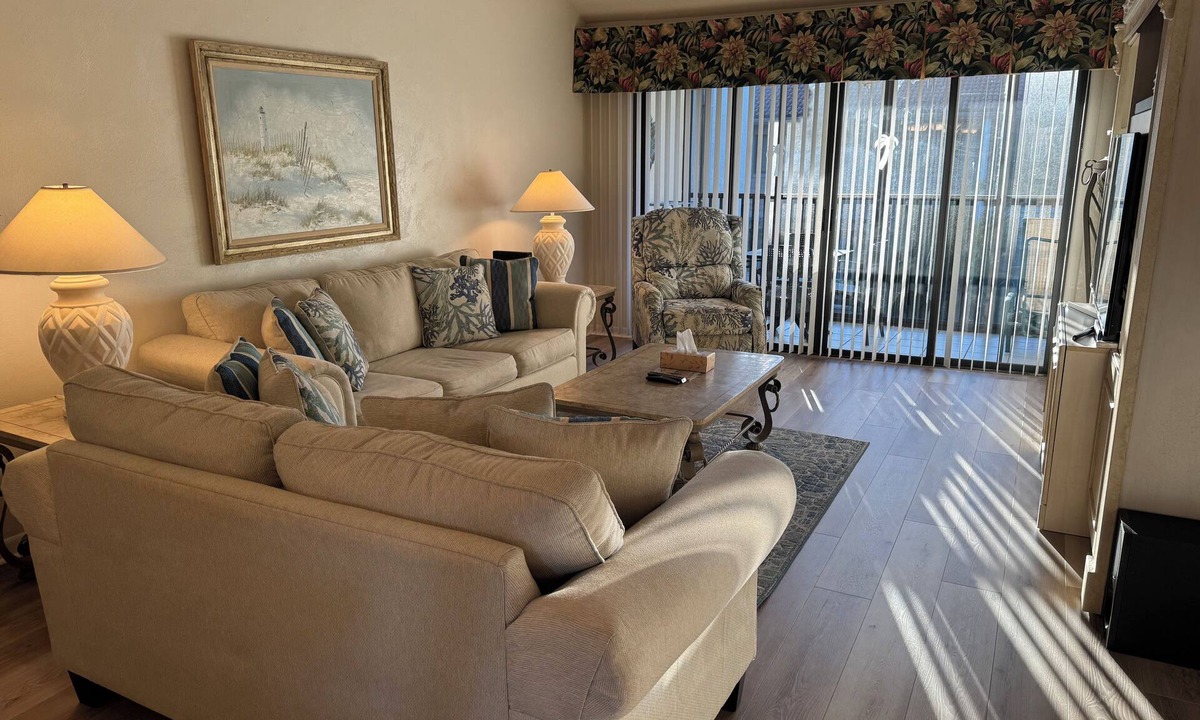 Siesta Key Condo | Deluxe Condo at Siesta Dunes Beachfront Complex
