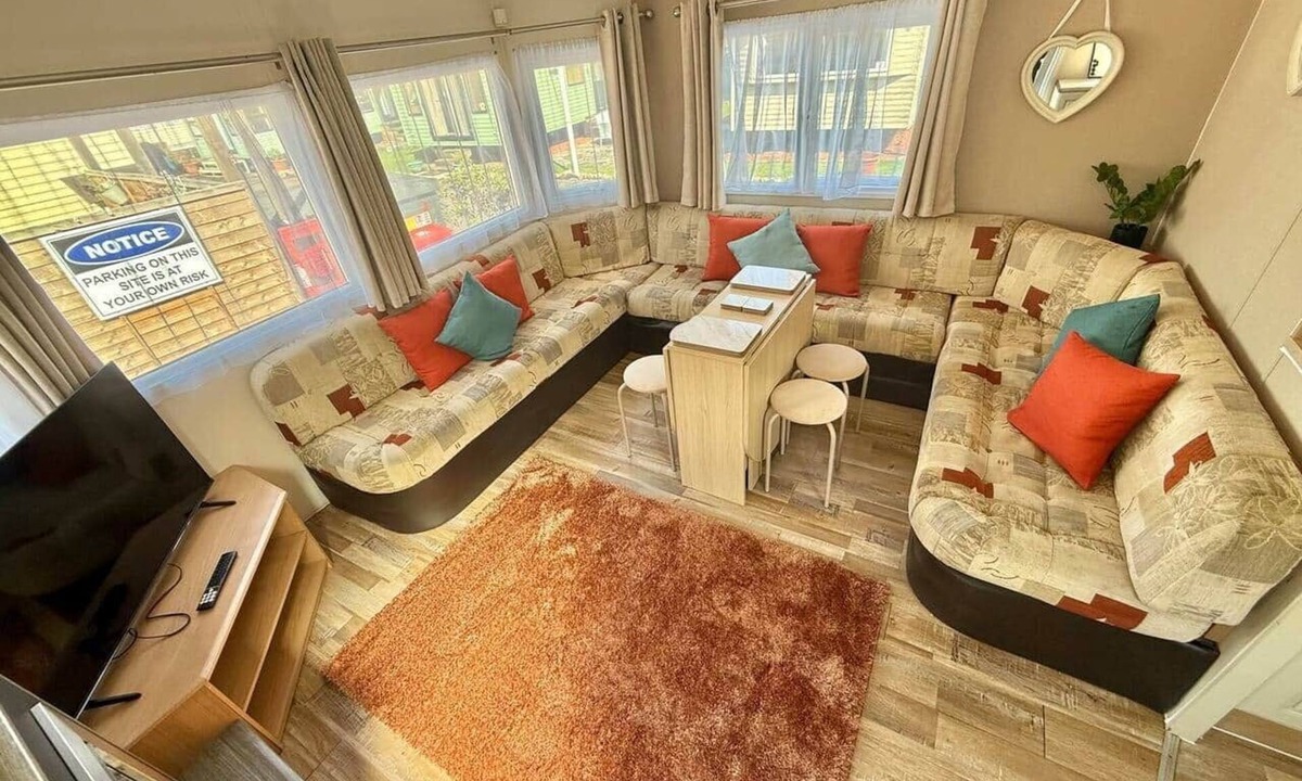 Glasgow House | Deluxe Delta 4-bedroom Caravan