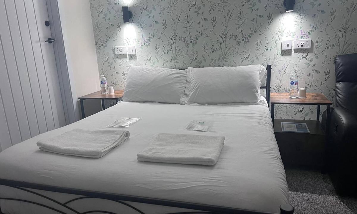 Long Barn House | Deluxe Double Room