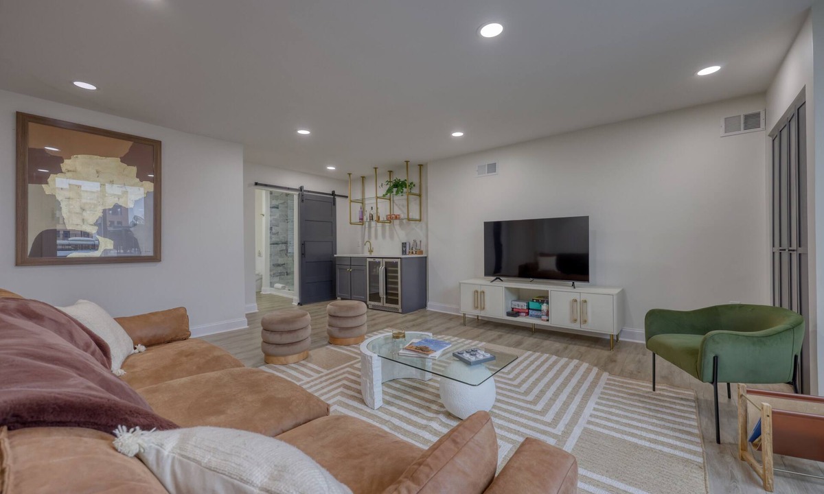 Historic Downtown Lancaster House | Deluxe Downtown Lancaster 3BD - Rooftop & Parking