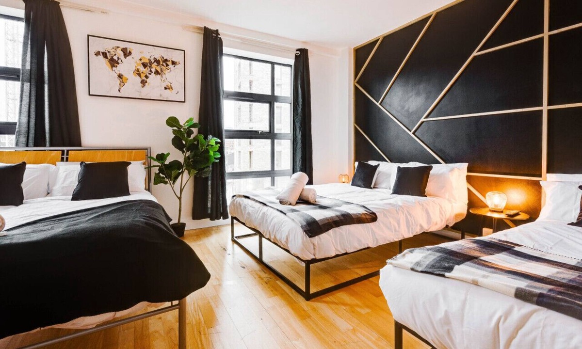 Northern Quarter Condo | Deluxe Duplex w/ Balcony & City Views - Pool Table