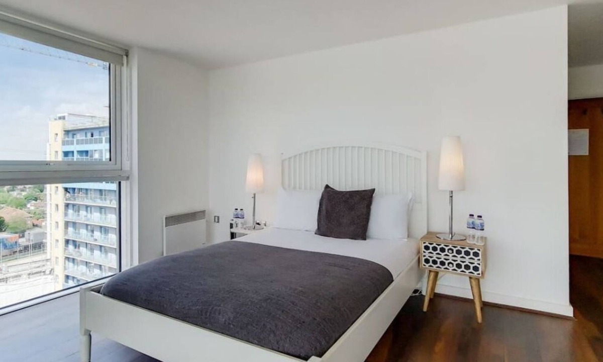 Docklands Apartment | Deluxe En-suite Room