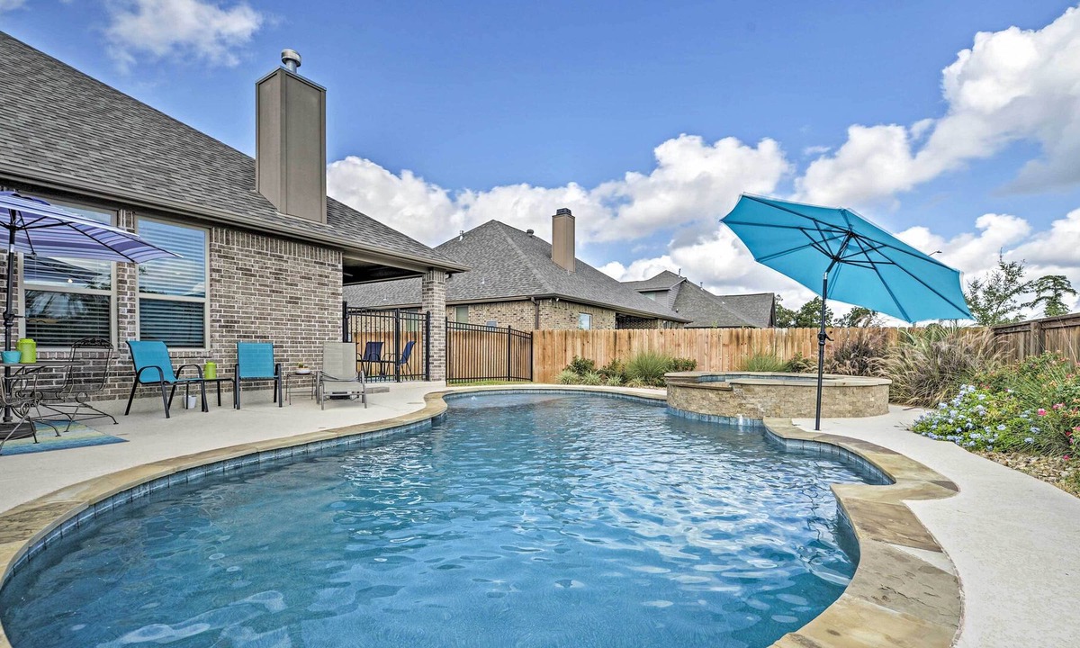 Emerald Forest House | Deluxe Family Getaway w/ Private Pool & Hot Tub!