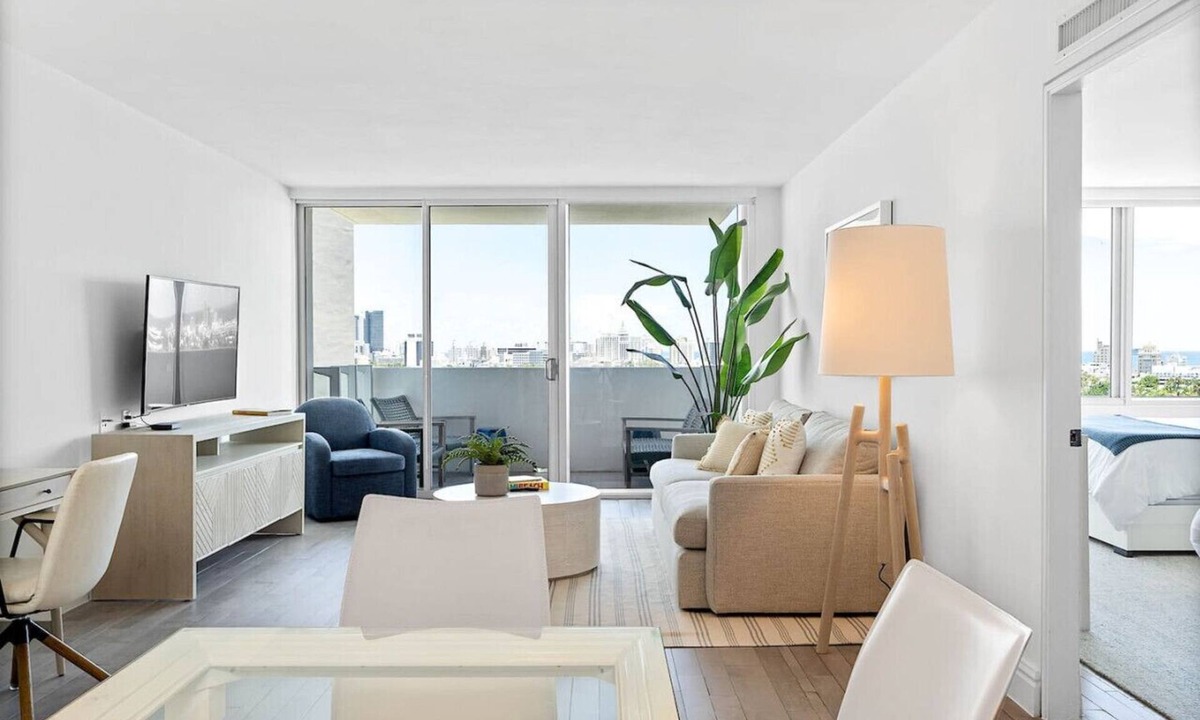 West Avenue Apartment | Deluxe High Suite Eleven Hundred West two beds and balcony. SouthBeach
