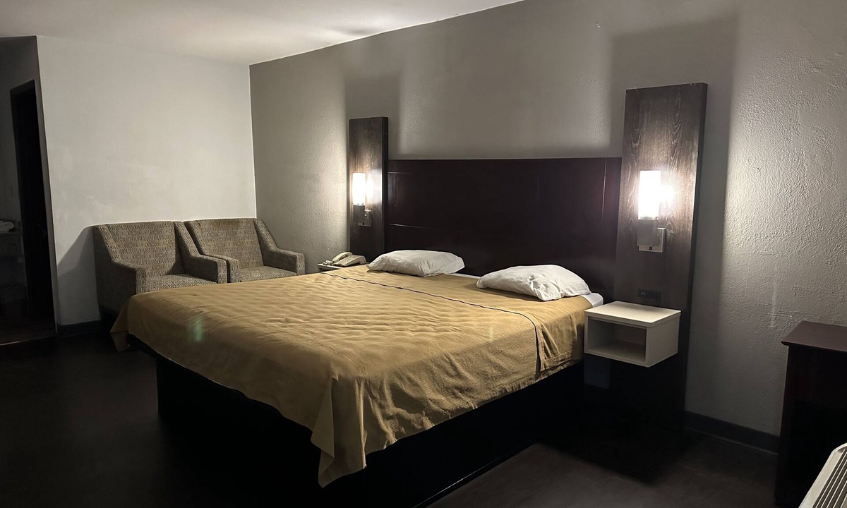 Augusta Hotel | Deluxe INN Augusta