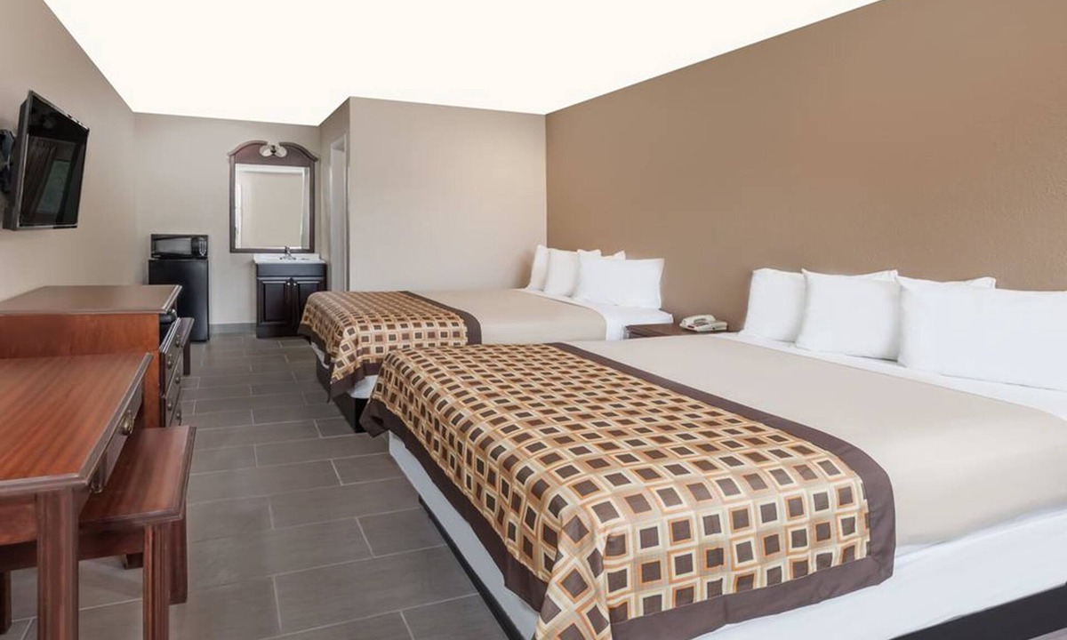 Denton Hotel | Deluxe Inn Denton