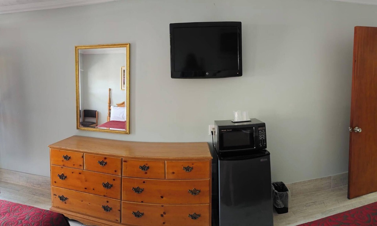 Elkton Hotel | Deluxe Inn Elkton