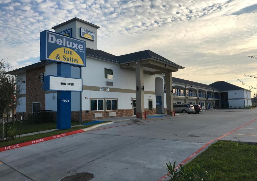 Baytown Hotel | Deluxe Inn & Suites - Baytown