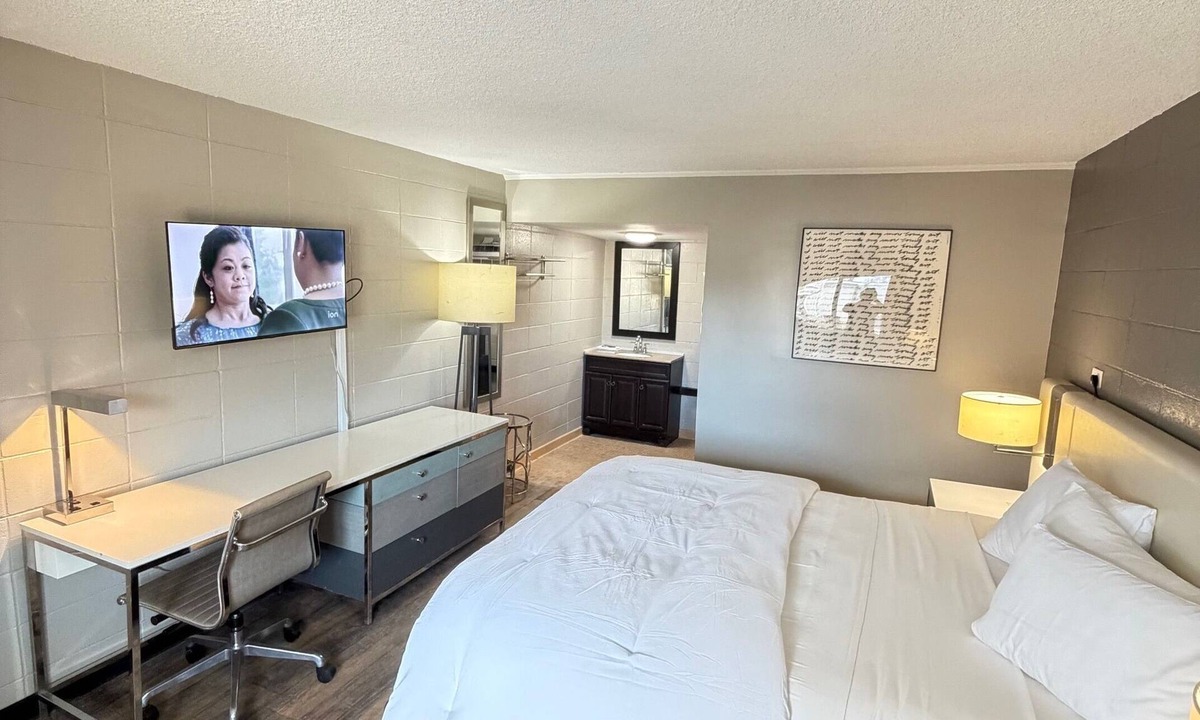 Mauldin Hotel | Deluxe Inn