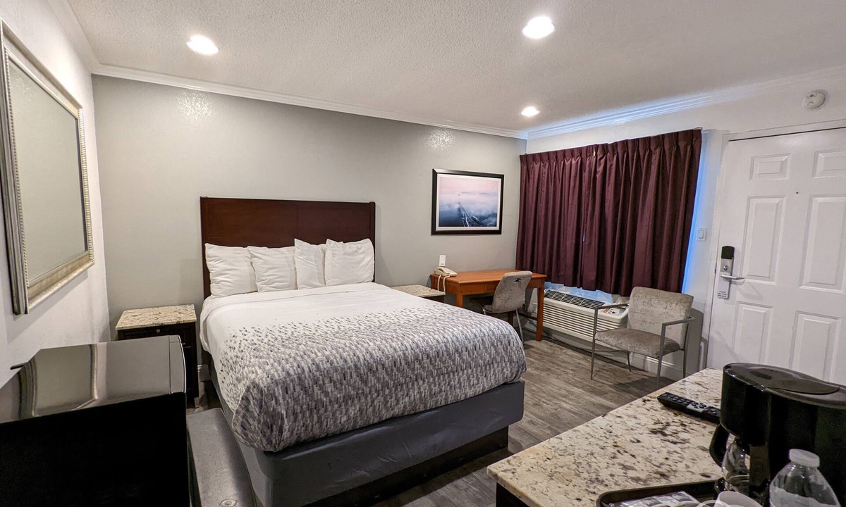 South San Francisco Hotel | Deluxe Inn