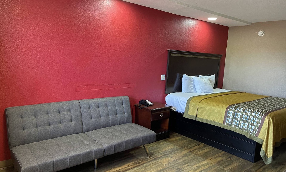 West Memphis Hotel | Deluxe Inn