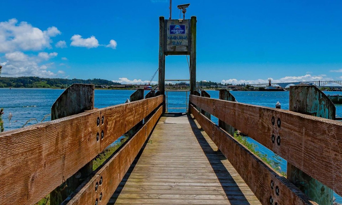 Historic Bayfront Apartment | Deluxe King Room with Balcony & Marina Access