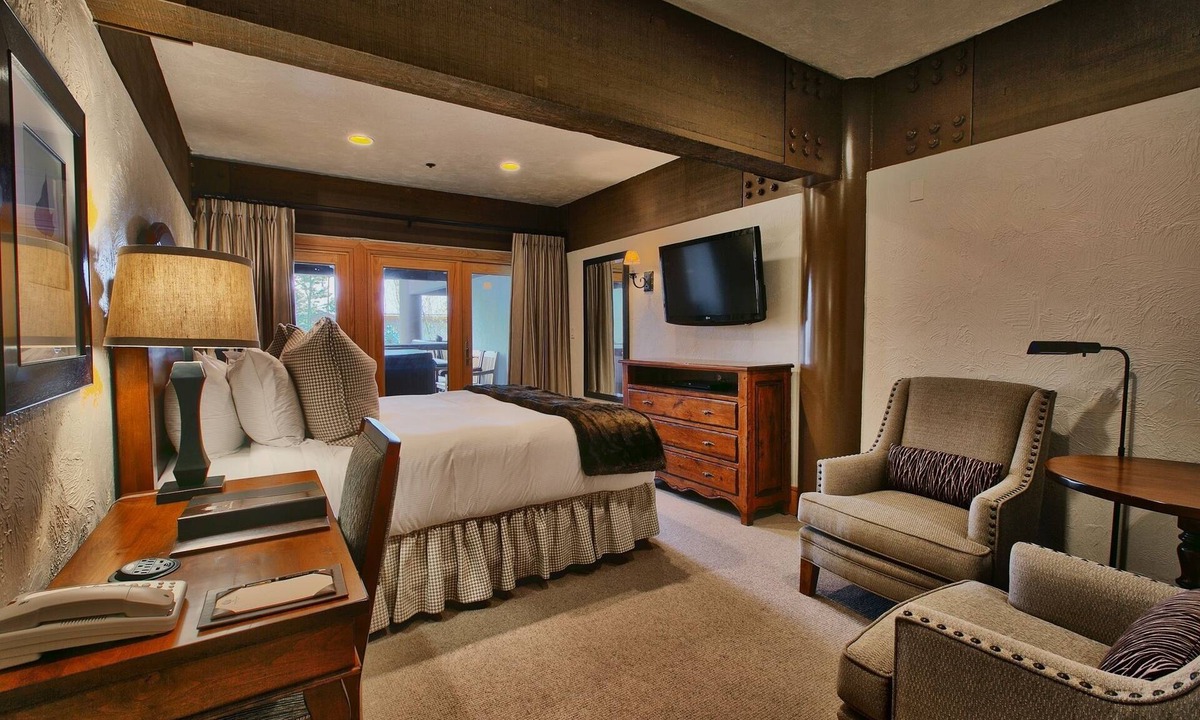 Deer Valley Hotel | Deluxe King Room With Hot Tub Hotel Room by RedAwning
