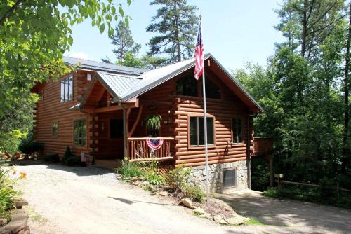 Clyde House | Deluxe Log Cabin with a Hot Tub in the Smoky Mountains of North Carolina