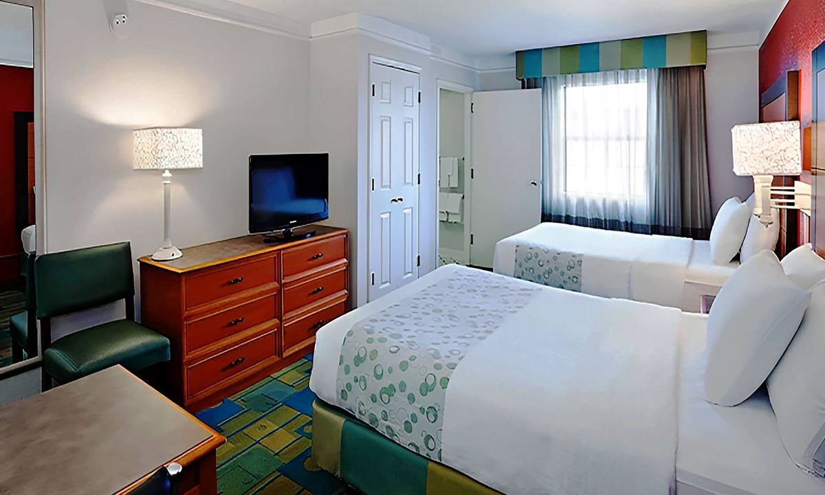 Merrillville House | Deluxe Queen Room With Two Queen Beds