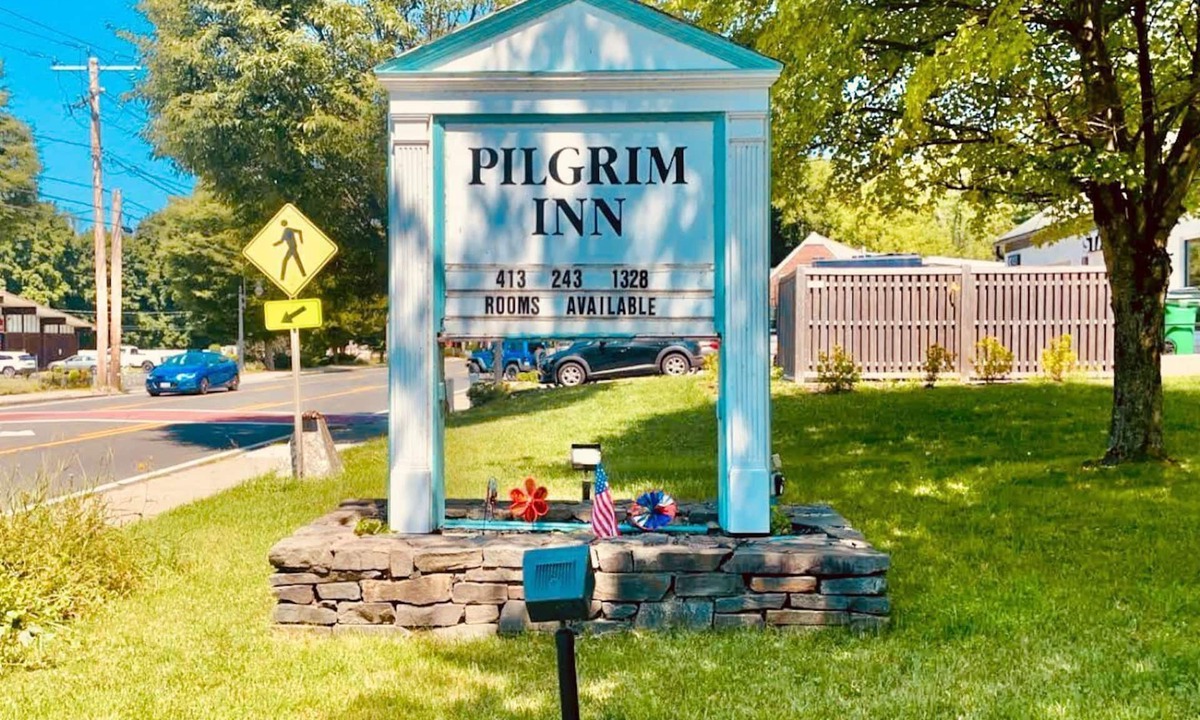 Lee Hotel | Deluxe Queen Room with 2 Queen Beds