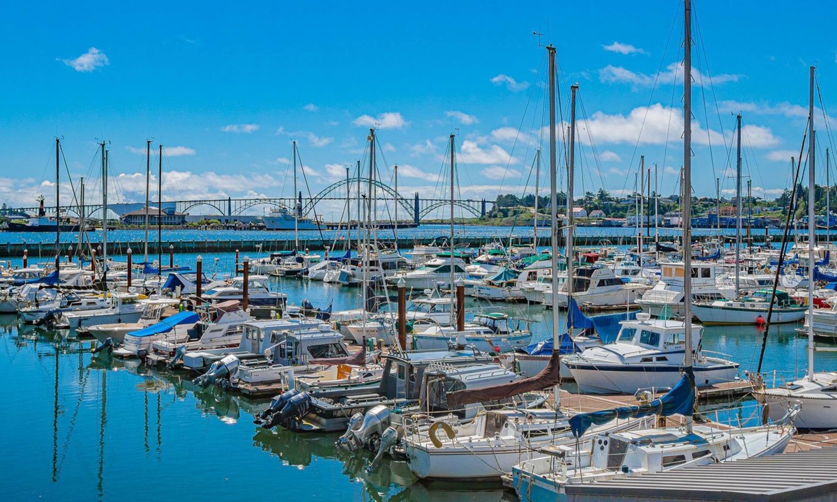 Newport Apartment | Deluxe Queen Room with Balcony & Modern Comforts