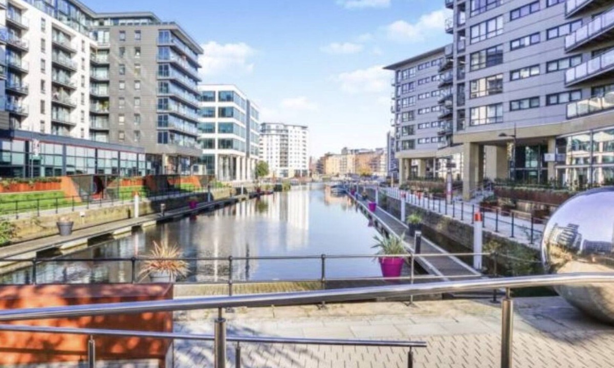 Leeds Apartment | Deluxe River View Apt & Free Secure Parking!