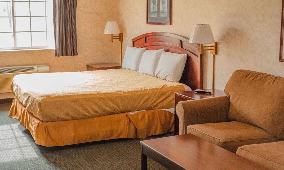 Colfax Hotel | Deluxe Room, 1 King Bed