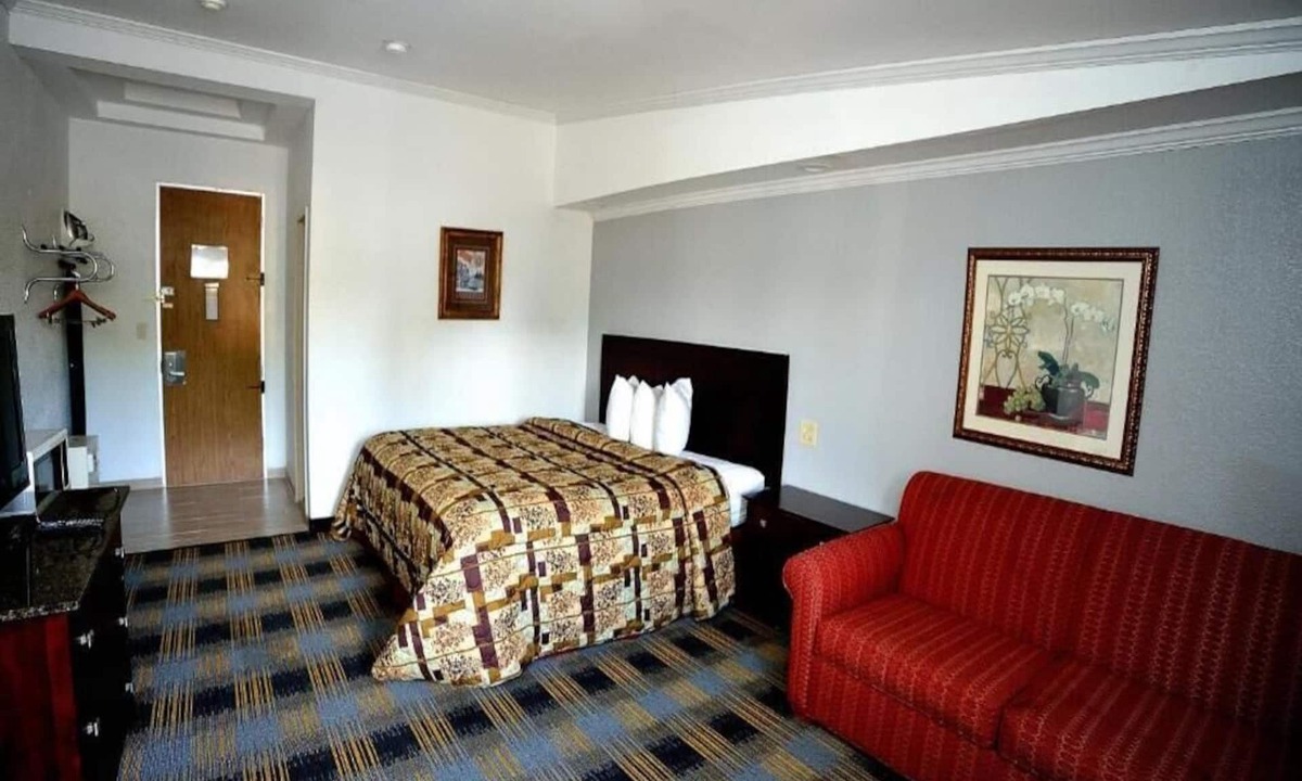 Somerset Hotel | DELUXE ROOM, KING BED