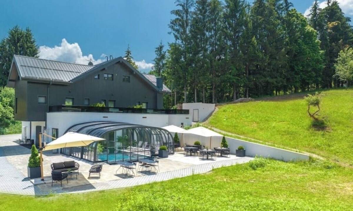 Presika Bed & Breakfast | Deluxe Room with Private Jacuzzi & Spa Access – Retreat at Resort Stribor