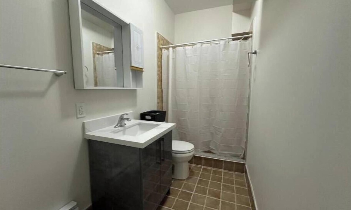Oshawa Apartment | Deluxe Single Room