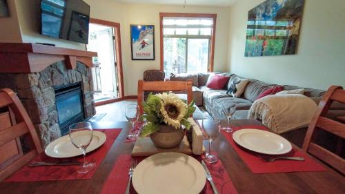 Salt Lake Mountain Resorts Resort | Deluxe Solitude Mountain Ski in-out 2bd-2ba Condo