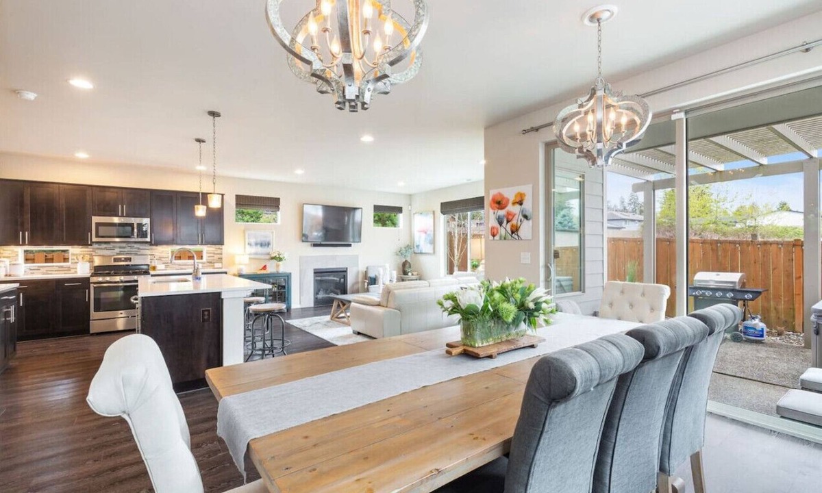 Kent House | Deluxe & Spacious~Gym~Hot Tub