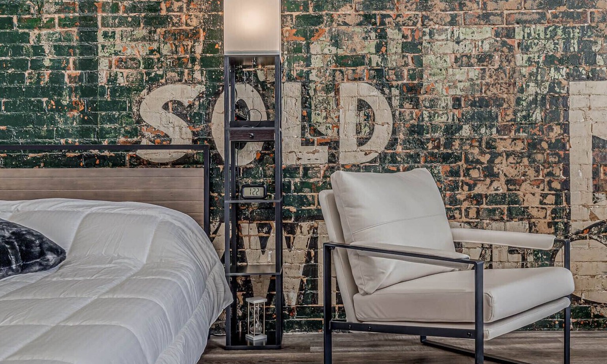 Bartlesville Apartment | Deluxe Studio in Historic Downtown Building!