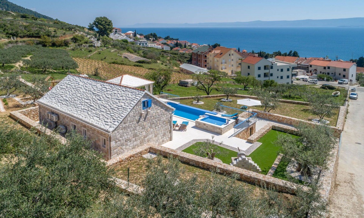 Bol Villa | Deluxe Villa Purple Rain with Swimming Pool
