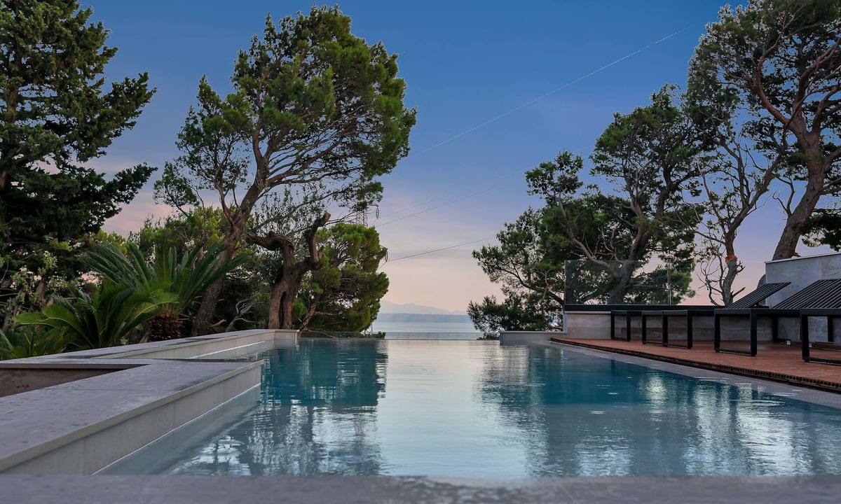 Makarska Villa | Deluxe Villa with infinity pool above the city of Makarska, top facilities
