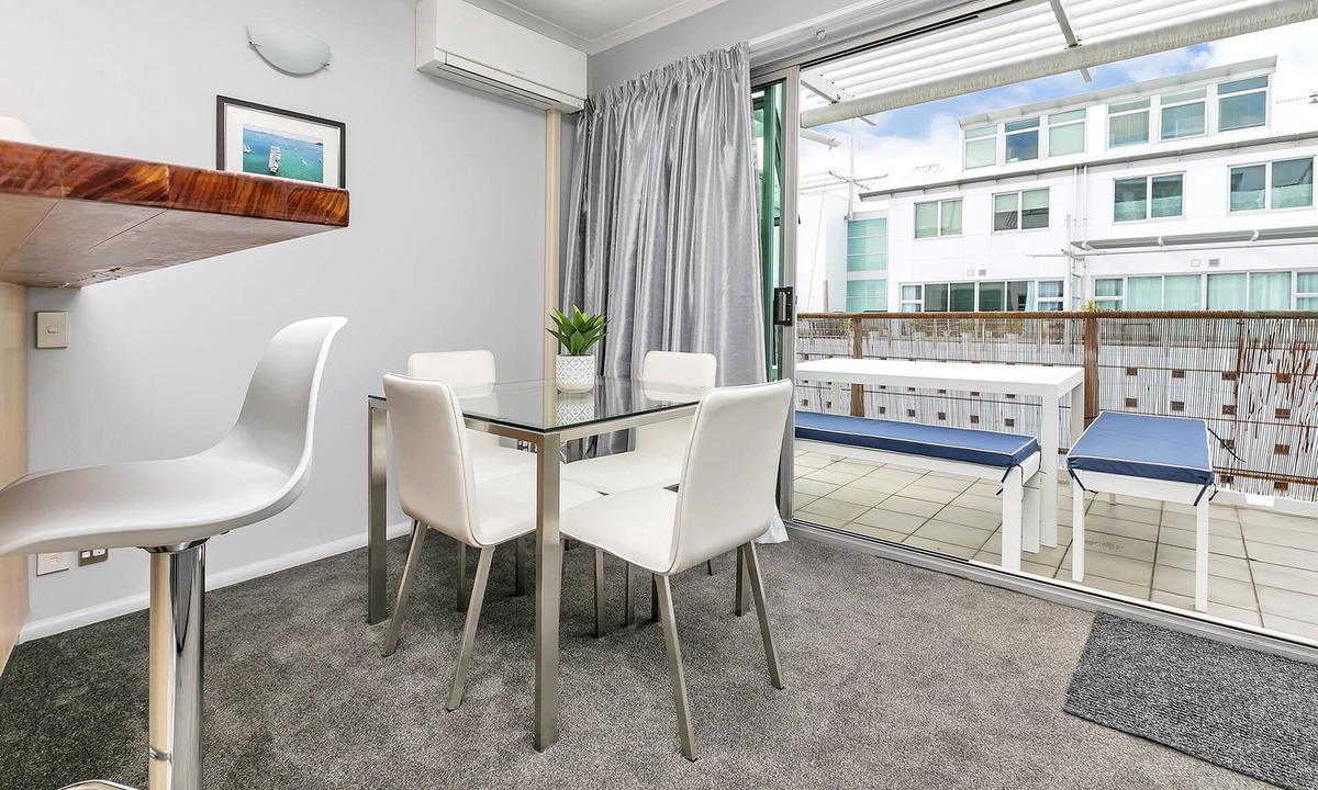 Auckland Central Business District Apartment | Deluxe Waterfront & City Apartment
