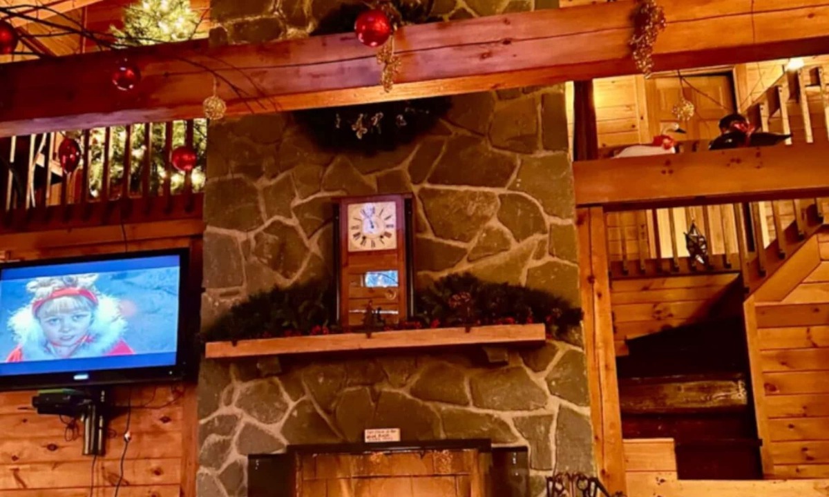 Honesdale Cabin | Deluxe wonderland! Half hour of 3 ski resorts